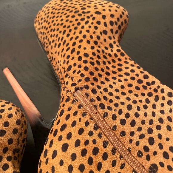 Stiletto Leopard print suede platform boots! These are super sexy! Size 38/7.5 - Picture 10 of 16